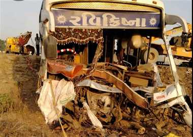 SATNA : बस व ट्रैक्टर में जोरदार भिड़ंत, एक मृत, कई गंभीर